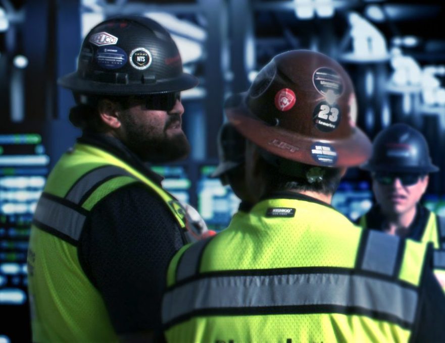 DC-team-talking-in-server-room-scaled-900x695